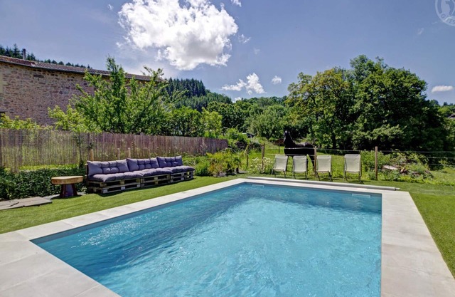 Cottage with Pool, Horse Friendly, Modern Comfort