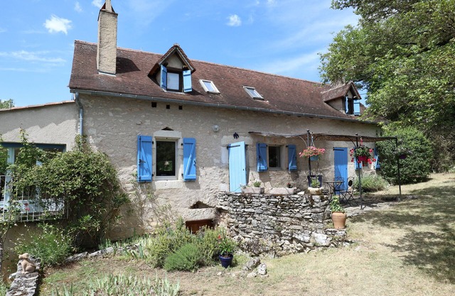 Cottage with pool - panoramic views over the Lot Valley with WiFi