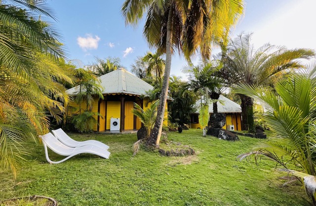 Couleur Soleil Bouillante : Bungalow le Sucrier or le Colibri