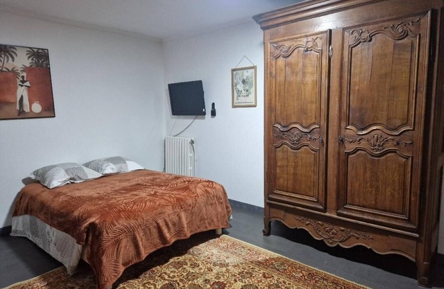Country house for fourteen people, lovely country setting
