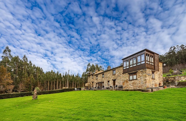 Country House 'Eiron' with Shared Terrace, Private Garden and Wi-Fi