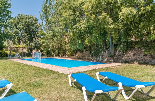 Country House 'El Almendro' with Mountain Views, Shared Pool and Wi-Fi