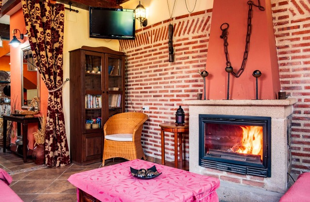 Country House 'El Corral De La Antigua' with Mountain View, Private Terrace and Wi-Fi