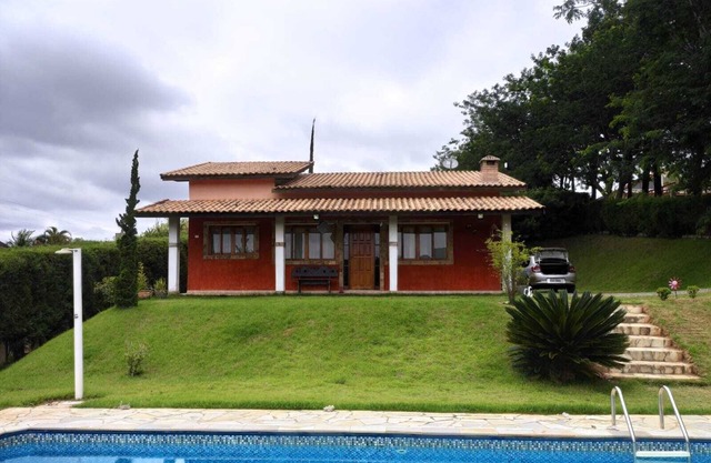 Country house in gated community in Ibiúna, with pool and barbecue.