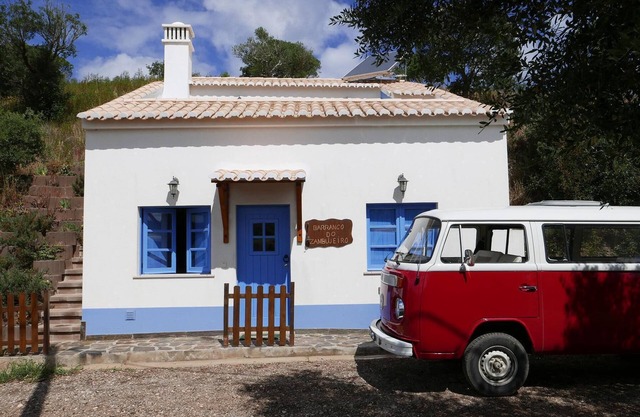Country house near the beach. Spectacular views with a terrace and barbecue.