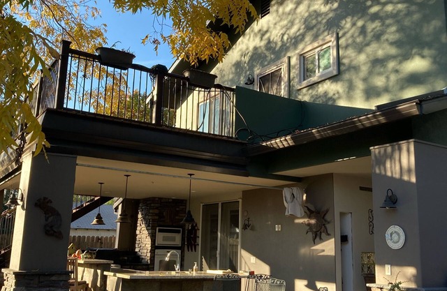 Country living in the city, quiet and private!