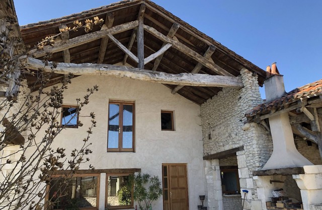 Country Villa with large pool, games room, cinema and football pitch. Sleeps 19