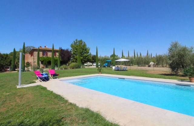 Countryside Villa with Swimming Pool in Tuscany