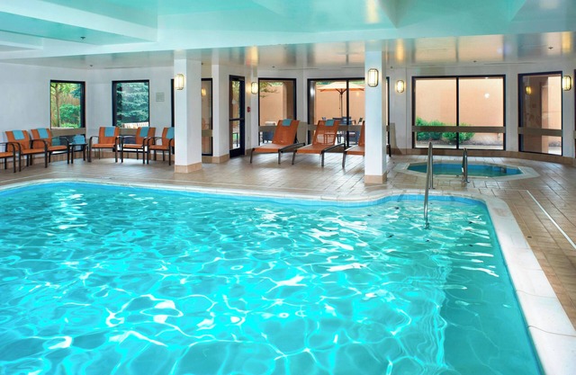 Courtyard by Marriott Cleveland Airport North