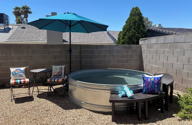 Cowboy Pool with games galore! Close to downtown Fremont street and speedway