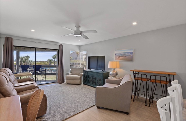 Cozy 1-Bedroom Retreat on Harbor Island – Steps from the Beach!