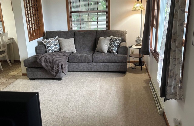 Cozy 1-bedroom, 1-Office with Queen bed, 1.5- bathroom duplex in Marshfield.