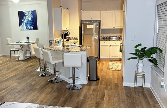 Cozy 1-bedroom apartment with WiFi and fitness room in charming Charlotte