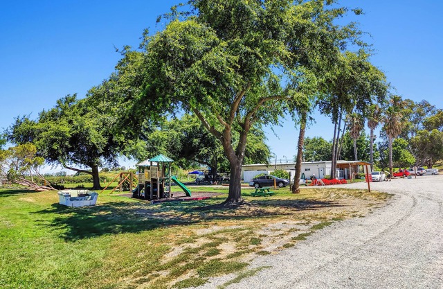 Cozy 1 Bedroom Cabin, Sleeps 4, at Delta Shores Resort in Isleton.