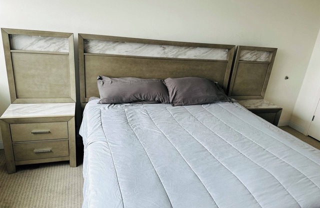 Cozy 1 Bedroom Oasis with Stunning Views & Easy Access to Attractions!