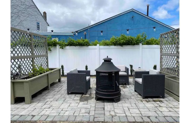 Cozy 1bd Apt just 2 blocks from the beach!