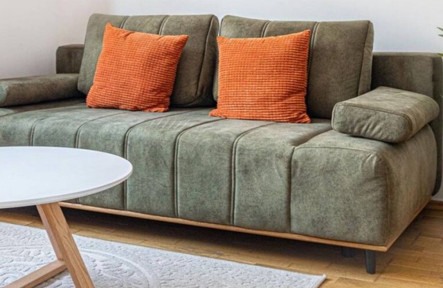 Cozy 1BR+1LV Apt. Steps Away from Reumannplatz U1
