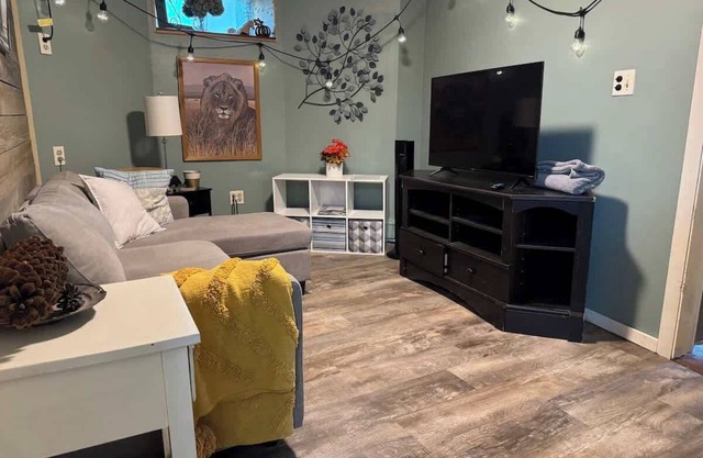 Cozy 1BR Private Unit w/Patio & Parking