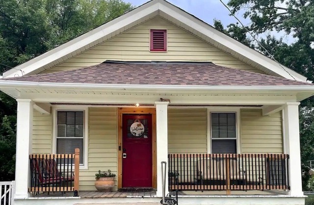 Cozy 2 Bdrm Home Newly Renovated Safe Location