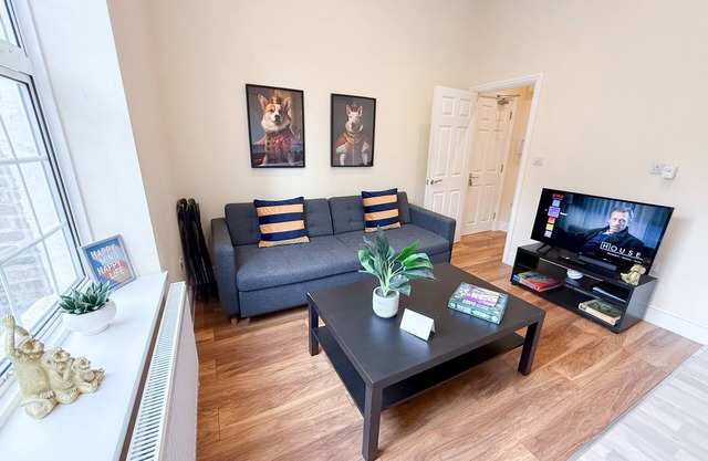 Cozy 2-bedroom Apt in Shepherds near Westfield