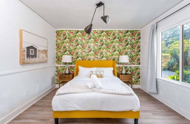 Cozy 2 Bedroom Bungalow in WeHo