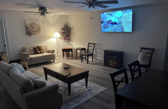 Cozy 2-bedroom basement apartment in charming Memphis IN. with WiFi, office area