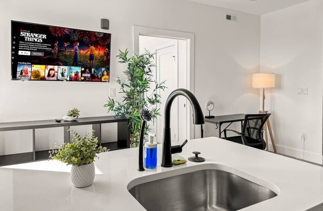 Cozy 2BD Apt | Fishtown | Gym