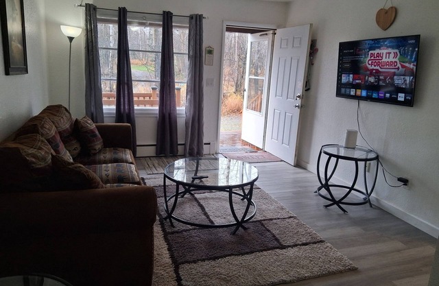 Cozy 2BD House unit 2 Med district