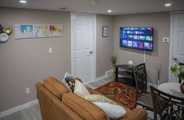 Cozy 2BR/2BA Suite | 10 Mins to Airport | Private Entry & Kitchen