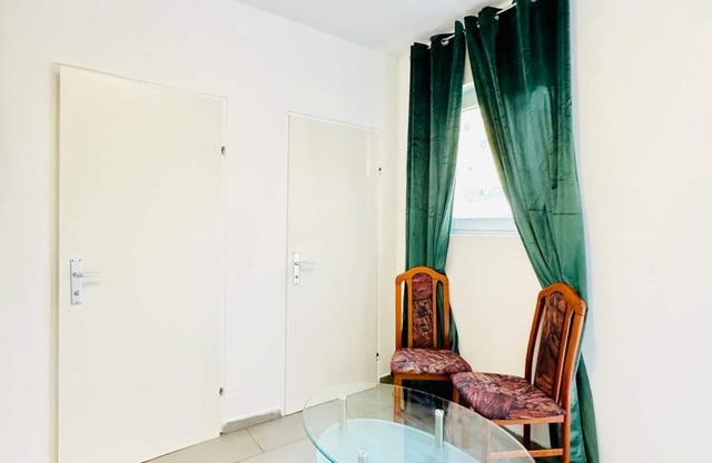 Cozy 2BR Apt Sleeps 6 Direct City Access