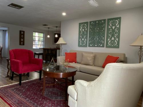 Cozy 3-bed home close to beautiful beaches.