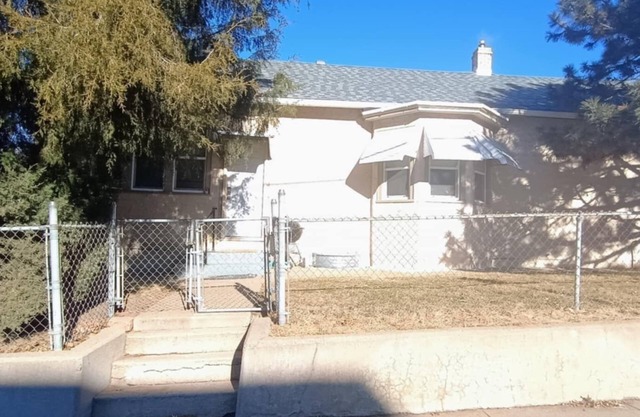 Cozy 3-bedroom home in Omaha's Little Bohemia District. Blocks from the Zoo!