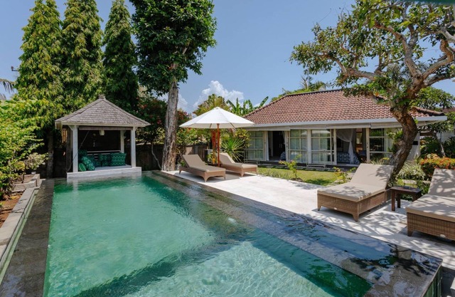 Cozy 3 BR Villa with beautiful Garden & Pool