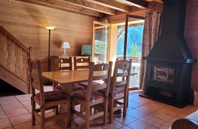 Cozy 3-room chalet with fireplace in Pra-Loup