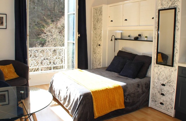 Cozy 3-star studio 2 steps from the Thermes in the Pyrenees in an atypical building