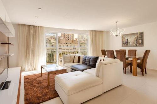 Cozy 3BD Seaside Apartment! WiFi and Great Location!