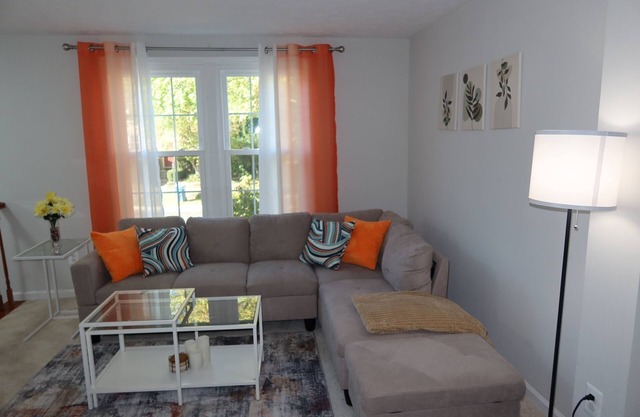 Cozy 3BR/2.5BA Townhome: DC MD VA