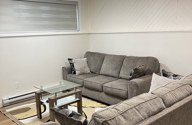 Cozy 3BR Basement Suite w/private entrance. Family friendly