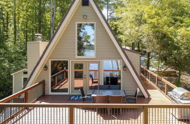 Cozy 3BR Cabin with Lake View in Dawsonville