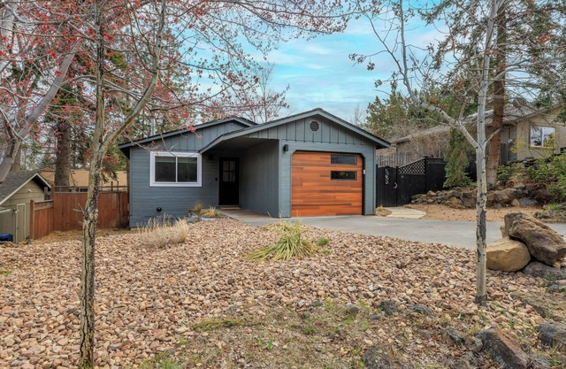 Cozy 3BR Retreat in Midtown Bend