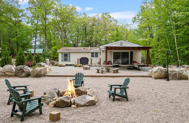 Cozy 3BR w/Firepit + Boat Slip Option