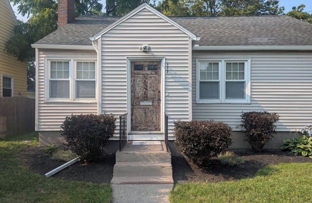 Cozy 4-bdrm house in safe neighborhood just around the corner from Syracuse Univ