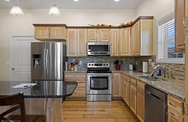 Cozy 4 BR/4BA Home w/Amazing Mtn Views!