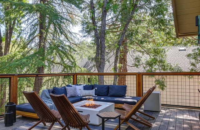 Cozy A-Frame Cabin in Groveland - Near Lake!