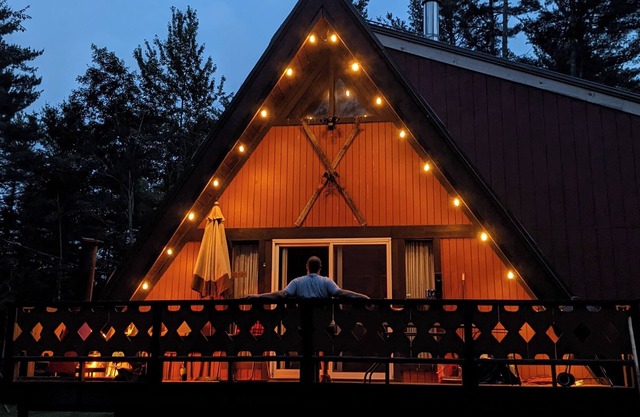 Cozy A-frame chalet with 9 AM check-in & 6 PM check-out!