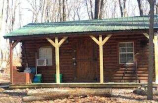 Cozy Amish Log Cabin, Near Caves, Grill, Fire Pit, DirecTV, High-Speed WiFi!