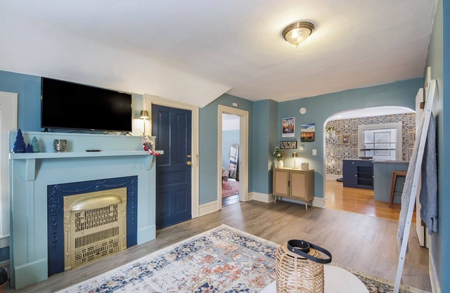 Cozy and charming 2-bedroom Apartment in Grand Rapids with AC