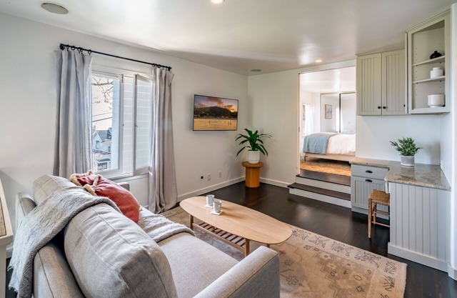 Cozy and Elegant Beach Bungalow