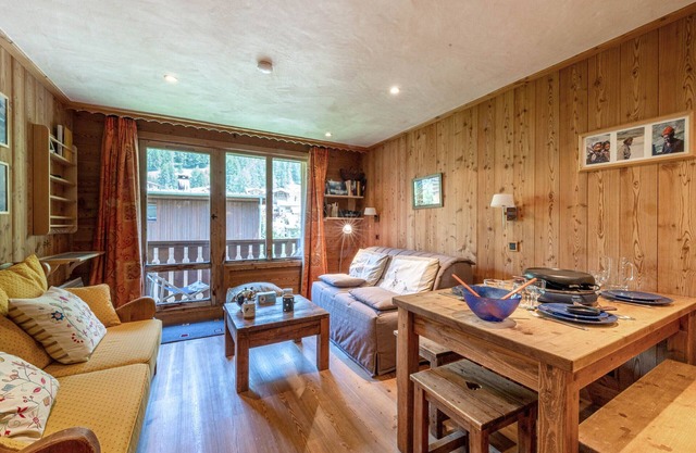 Cozy and Harmonious Duplex Apartment with Wifi in La Roche des Fours Residence, Val-d'Isère