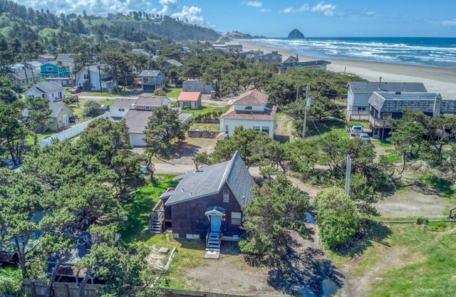 Cozy and Quiet Wood Lined Charm in Tierra Del Mar! Sister’s Beach Retreat